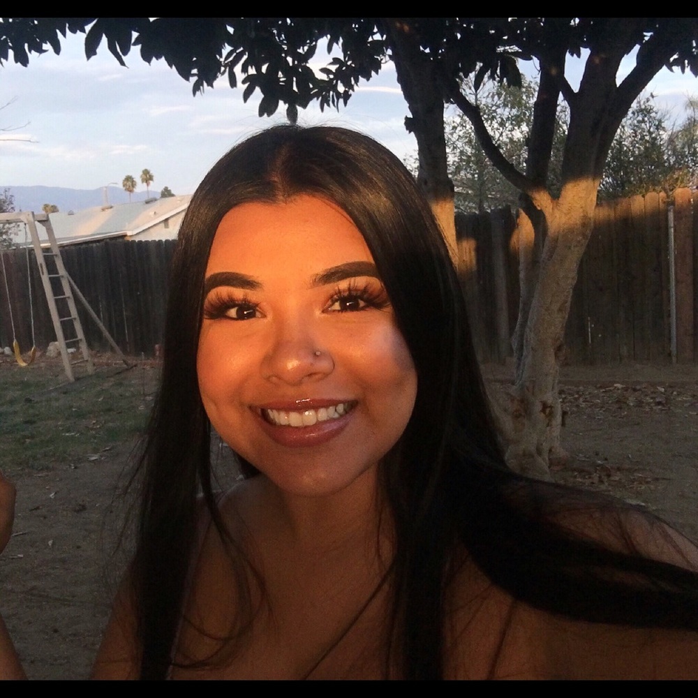 Meet your Posher, Selena